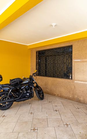 Casa à venda com 160m², 4 quartos e 2 vagas Casa à venda com 160m², 4 quartos e 2 vagasGaragem