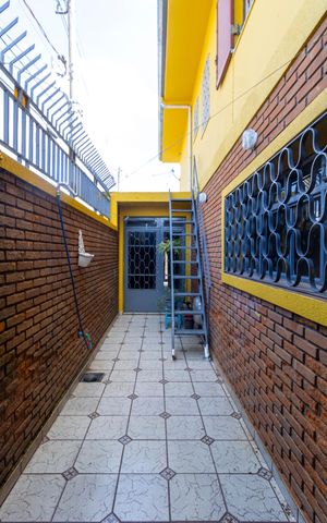 Casa à venda com 160m², 4 quartos e 2 vagas Casa à venda com 160m², 4 quartos e 2 vagasQuintal