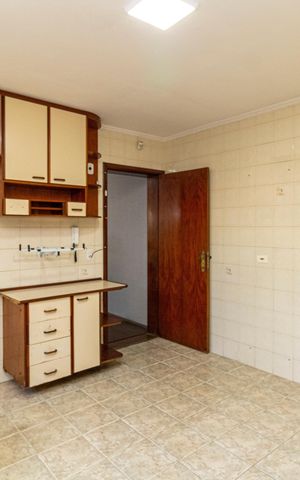 Casa à venda com 160m², 4 quartos e 2 vagas Casa à venda com 160m², 4 quartos e 2 vagasCozinha