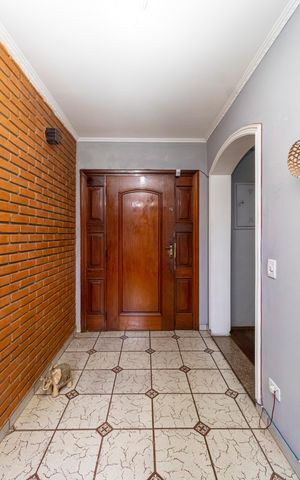 Casa à venda com 160m², 4 quartos e 2 vagas Casa à venda com 160m², 4 quartos e 2 vagasEntrada
