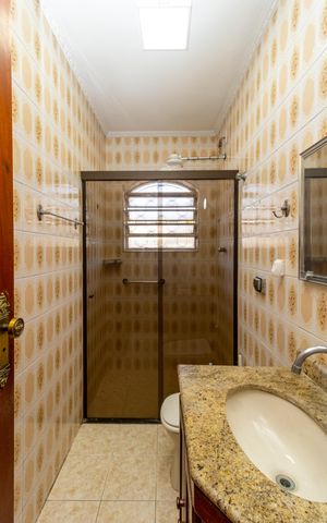 Casa à venda com 160m², 4 quartos e 2 vagas Casa à venda com 160m², 4 quartos e 2 vagasBanheiro Social