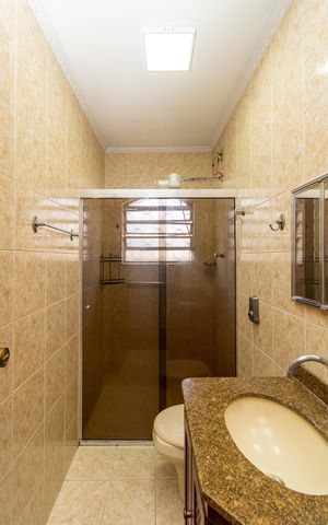 Casa à venda com 160m², 4 quartos e 2 vagas Casa à venda com 160m², 4 quartos e 2 vagasBanheiro da Suíte