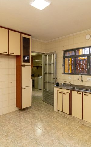 Casa à venda com 160m², 4 quartos e 2 vagas Casa à venda com 160m², 4 quartos e 2 vagasCozinha