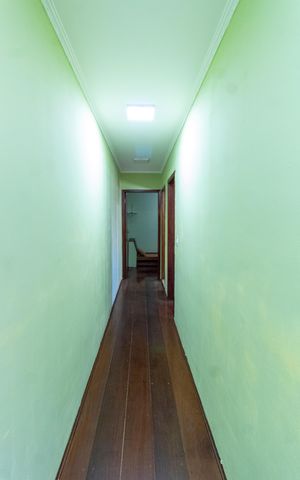 Casa à venda com 160m², 4 quartos e 2 vagas Casa à venda com 160m², 4 quartos e 2 vagasCorredor