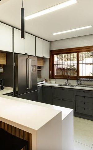 Casa para alugar com 311m², 4 quartos e 4 vagas Casa para alugar com 311m², 4 quartos e 4 vagasCozinha