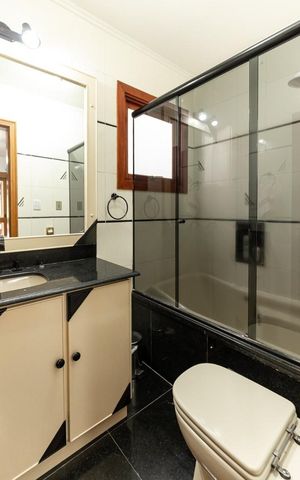Casa para alugar com 311m², 4 quartos e 4 vagas Casa para alugar com 311m², 4 quartos e 4 vagasBanheiro 1