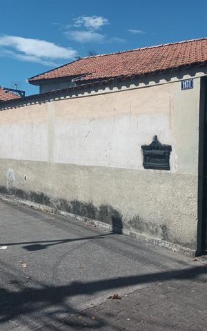 Casa à venda com 173m², 3 quartos e 4 vagas Casa à venda com 173m², 3 quartos e 4 vagasFachada