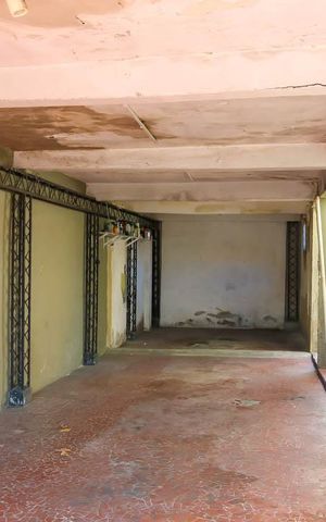 Casa à venda com 173m², 3 quartos e 4 vagas Casa à venda com 173m², 3 quartos e 4 vagasGaragem