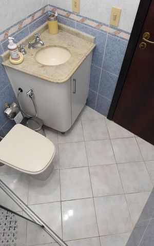 Casa de condomínio à venda com 450m², 3 quartos e 4 vagasBanheiro 2
