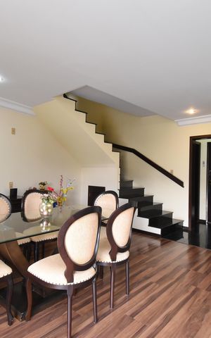 Casa de condomínio à venda com 450m², 3 quartos e 4 vagasSala