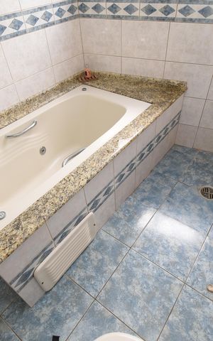 Casa de condomínio à venda com 450m², 3 quartos e 4 vagasBanheiro da Suíte