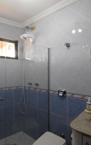 Casa de condomínio à venda com 450m², 3 quartos e 4 vagasBanheiro 2