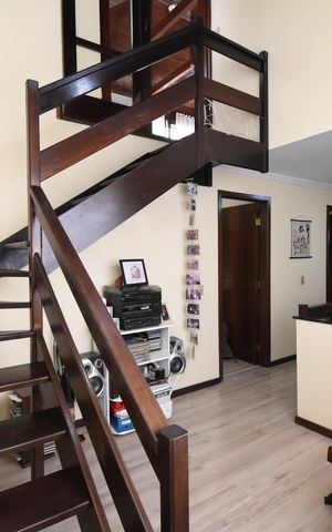 Casa de condomínio à venda com 450m², 3 quartos e 4 vagasCorredor/Escadas