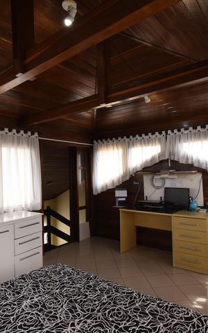 Casa de condomínio à venda com 450m², 3 quartos e 4 vagasÁtico