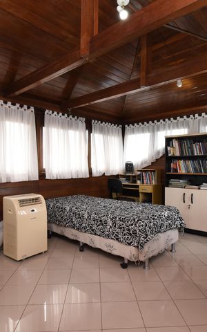 Casa de condomínio à venda com 450m², 3 quartos e 4 vagasÁtico