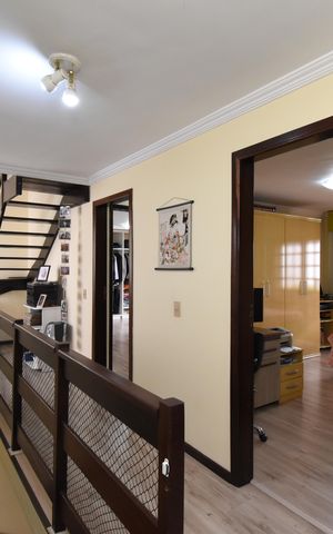 Casa de condomínio à venda com 450m², 3 quartos e 4 vagasCorredor/Escadas