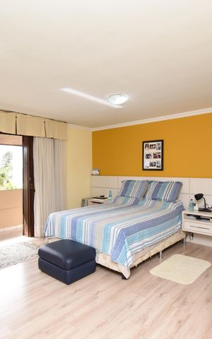 Casa de condomínio à venda com 450m², 3 quartos e 4 vagasSuíte