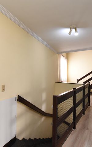 Casa de condomínio à venda com 450m², 3 quartos e 4 vagasCorredor/Escadas