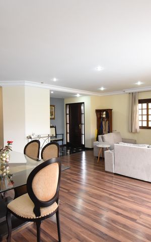 Casa de condomínio à venda com 450m², 3 quartos e 4 vagasSala
