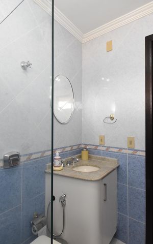 Casa de condomínio à venda com 450m², 3 quartos e 4 vagasBanheiro 2