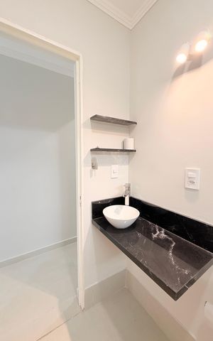 Casa à venda com 125m², 3 quartos e 2 vagasBanheiro Social