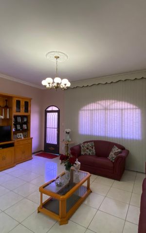 Casa à venda com 212m², 3 quartos e 4 vagas