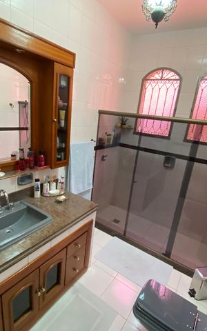 Casa à venda com 212m², 3 quartos e 4 vagas