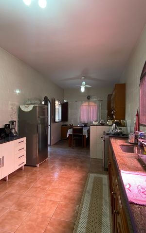 Casa à venda com 212m², 3 quartos e 4 vagas