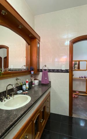 Casa à venda com 212m², 3 quartos e 4 vagas