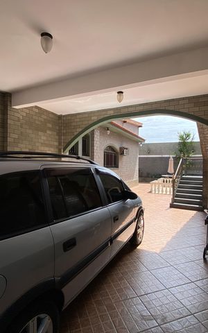 Casa à venda com 212m², 3 quartos e 4 vagas