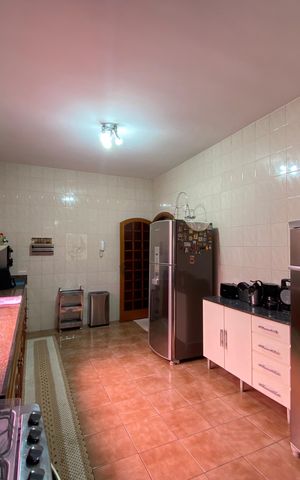 Casa à venda com 212m², 3 quartos e 4 vagas