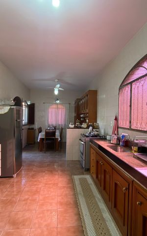 Casa à venda com 212m², 3 quartos e 4 vagas