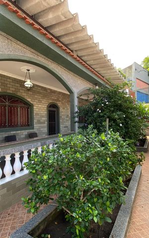 Casa à venda com 212m², 3 quartos e 4 vagas