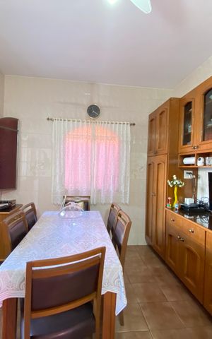 Casa à venda com 212m², 3 quartos e 4 vagas