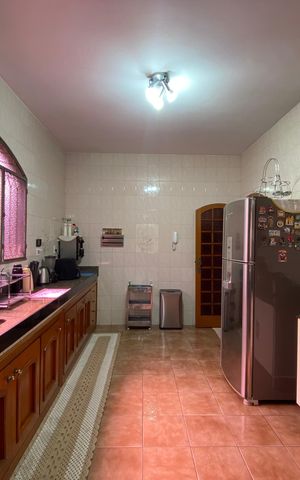 Casa à venda com 212m², 3 quartos e 4 vagas