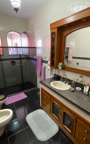 Casa à venda com 212m², 3 quartos e 4 vagas