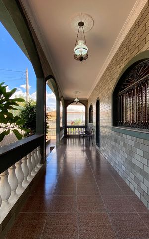 Casa à venda com 212m², 3 quartos e 4 vagas