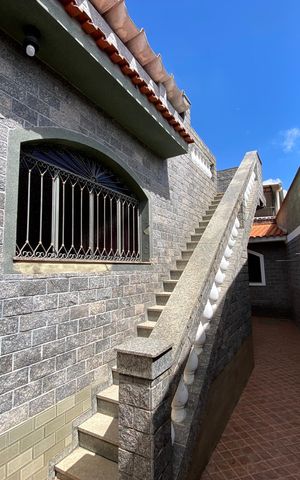 Casa à venda com 212m², 3 quartos e 4 vagas