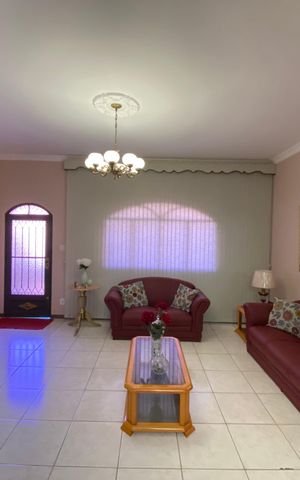 Casa à venda com 212m², 3 quartos e 4 vagas