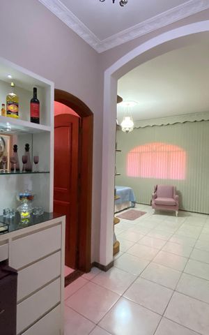 Casa à venda com 212m², 3 quartos e 4 vagas