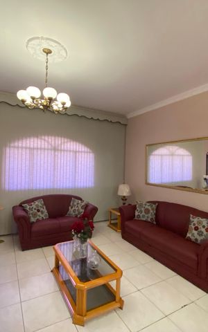 Casa à venda com 212m², 3 quartos e 4 vagas