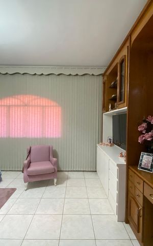 Casa à venda com 212m², 3 quartos e 4 vagas