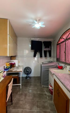 Casa à venda com 212m², 3 quartos e 4 vagas