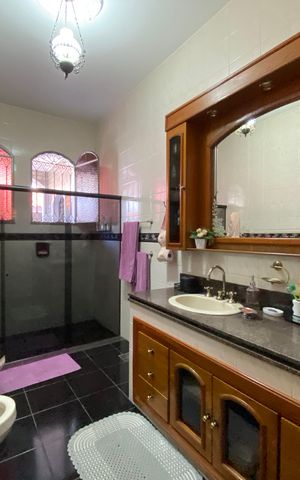 Casa à venda com 212m², 3 quartos e 4 vagas