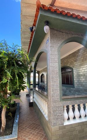 Casa à venda com 212m², 3 quartos e 4 vagas