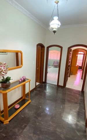 Casa à venda com 212m², 3 quartos e 4 vagas