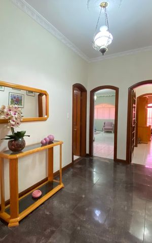 Casa à venda com 212m², 3 quartos e 4 vagas