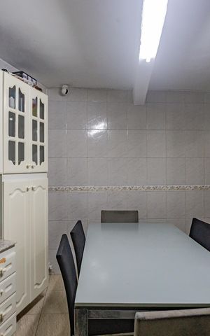 Casa à venda com 180m², 3 quartos e 2 vagas Casa à venda com 180m², 3 quartos e 2 vagasSala e Cozinha