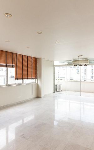 Apartamento à venda com 237m², 4 quartos e 2 vagasSala