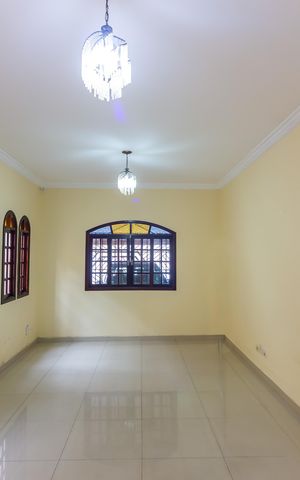 Casa à venda com 155m², 3 quartos e 2 vagas Casa à venda com 155m², 3 quartos e 2 vagasSala